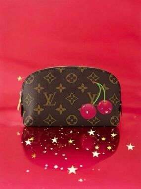 🆕💞LOUIS VUITTON x TAKASHI MURAKAMI Cerise/Cherry Motif Cosmetic Pouch PM • NWTB